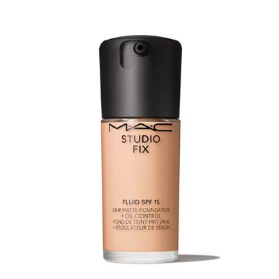 STUDIO FIX FLUID FPS 15 24HR MATTE FOUNDATION + OIL CONTROL (BASE DE MAQUILLAJE)